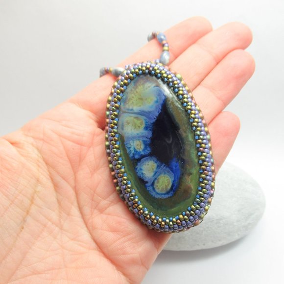 Artisan Cabochon bead Embroidered necklace - Picture 6 of 11